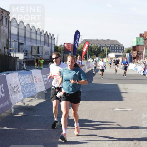 03.10.2025 - Köhlbrandbrückenlauf Jannik Wohlers http://msf.ph/oto/9051691 03.10.2025 13:08:37 Ziel 4195, 4320, 4417, 5792, 6232, 6424, 6534, 6647, 6805 meine-sportfotos.de