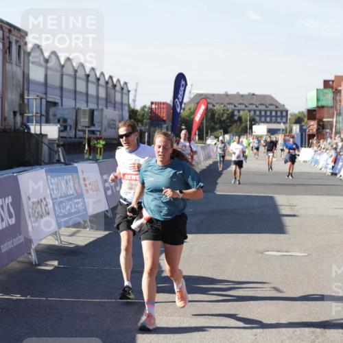 03.10.2025 - Köhlbrandbrückenlauf Jannik Wohlers http://msf.ph/oto/9051692 03.10.2025 13:08:38 Ziel 4195, 4320, 4417, 5792, 6232, 6424, 6534, 6647, 6805 meine-sportfotos.de