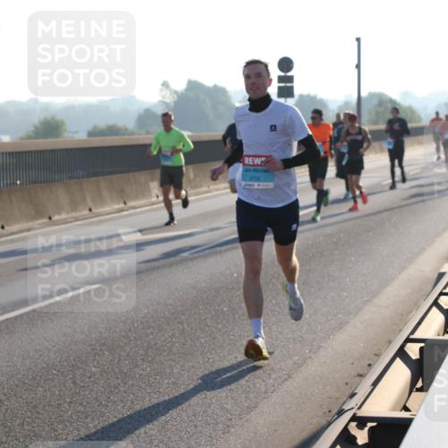 03.10.2025 - Köhlbrandbrückenlauf Lena Gebhardt http://msf.ph/oto/9051694 03.10.2025 09:14:52 Position 1 3702 meine-sportfotos.de
