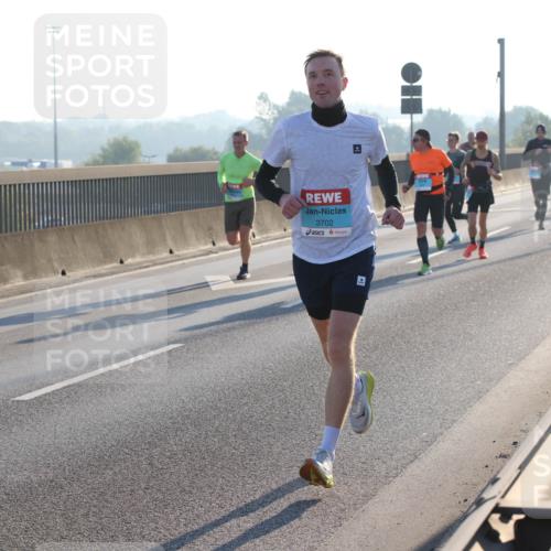 03.10.2025 - Köhlbrandbrückenlauf Lena Gebhardt http://msf.ph/oto/9051700 03.10.2025 09:14:53 Position 1 3702 meine-sportfotos.de