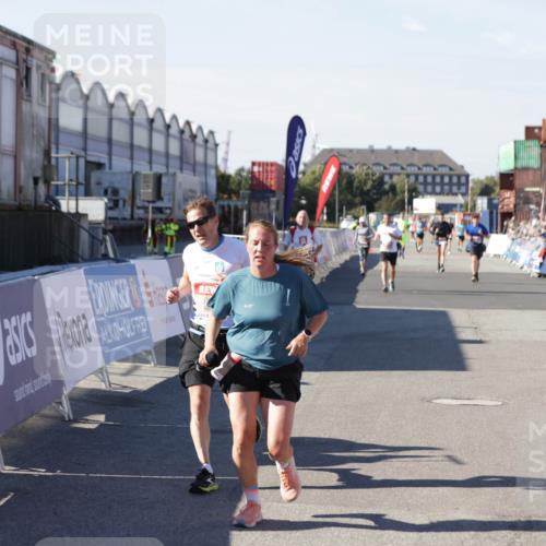 03.10.2025 - Köhlbrandbrückenlauf Jannik Wohlers http://msf.ph/oto/9051703 03.10.2025 13:08:38 Ziel 4195, 4320, 4417, 5792, 6232, 6424, 6534, 6647, 6805 meine-sportfotos.de