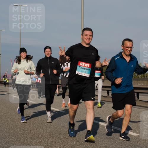 03.10.2025 - Köhlbrandbrückenlauf Fabian Wolf http://msf.ph/oto/9051708 03.10.2025 10:01:51 Position 3 1310 meine-sportfotos.de