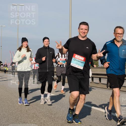 03.10.2025 - Köhlbrandbrückenlauf Fabian Wolf http://msf.ph/oto/9051718 03.10.2025 10:01:51 Position 3 1310 meine-sportfotos.de