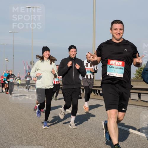 03.10.2025 - Köhlbrandbrückenlauf Fabian Wolf http://msf.ph/oto/9051728 03.10.2025 10:01:51 Position 3 1310 meine-sportfotos.de