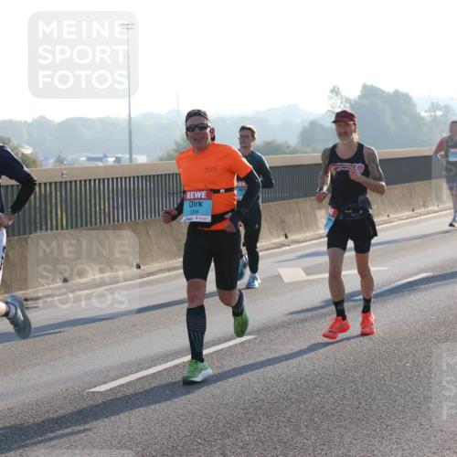 03.10.2025 - Köhlbrandbrückenlauf Lena Gebhardt http://msf.ph/oto/9051755 03.10.2025 09:14:55 Position 1 3226, 3266 meine-sportfotos.de
