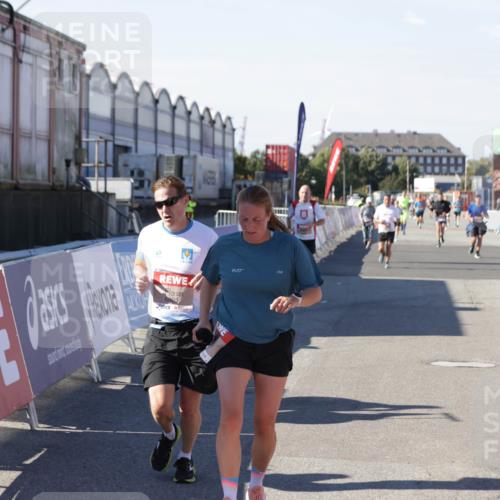 03.10.2025 - Köhlbrandbrückenlauf Jannik Wohlers http://msf.ph/oto/9051758 03.10.2025 13:08:38 Ziel 4195, 4320, 4417, 5792, 6232, 6424, 6534, 6647, 6805 meine-sportfotos.de