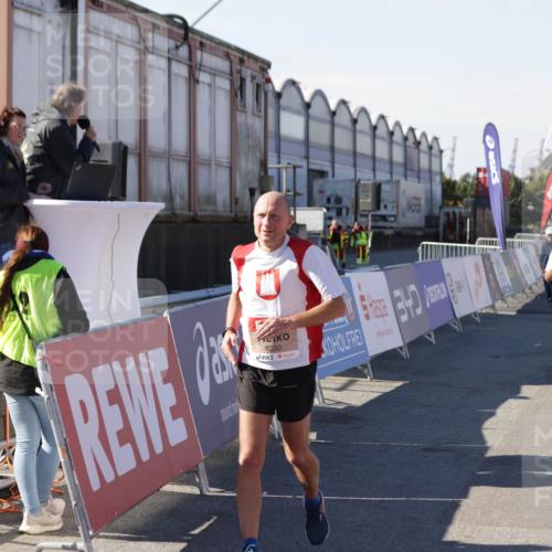 03.10.2025 - Köhlbrandbrückenlauf Jannik Wohlers http://msf.ph/oto/9051760 03.10.2025 13:08:43 Ziel 4213, 4340, 5792, 6034, 6232, 6424, 6534, 6805 meine-sportfotos.de