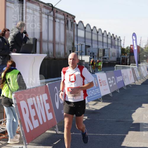 03.10.2025 - Köhlbrandbrückenlauf Jannik Wohlers http://msf.ph/oto/9051764 03.10.2025 13:08:43 Ziel 4213, 4340, 5792, 6034, 6232, 6424, 6534, 6805 meine-sportfotos.de