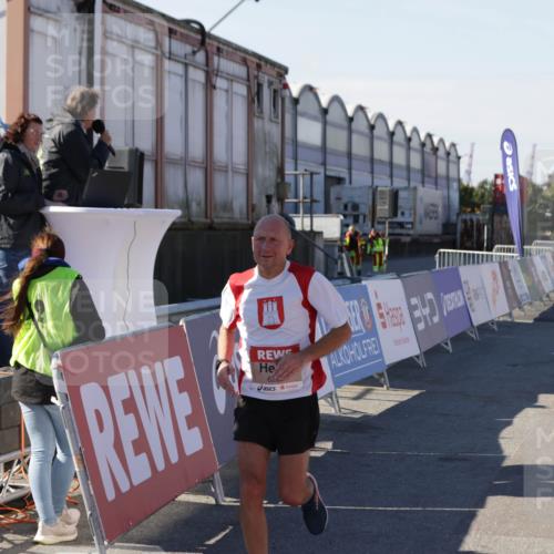 03.10.2025 - Köhlbrandbrückenlauf Jannik Wohlers http://msf.ph/oto/9051767 03.10.2025 13:08:43 Ziel 4213, 4340, 5792, 6034, 6232, 6424, 6534, 6805 meine-sportfotos.de