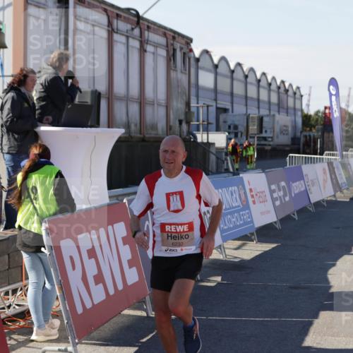 03.10.2025 - Köhlbrandbrückenlauf Jannik Wohlers http://msf.ph/oto/9051774 03.10.2025 13:08:43 Ziel 4213, 4340, 5792, 6034, 6232, 6424, 6534, 6805 meine-sportfotos.de