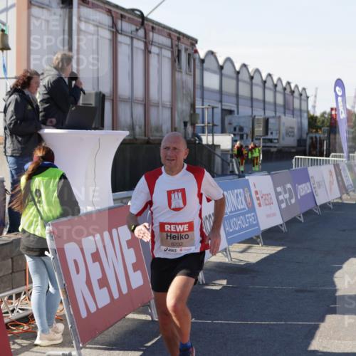 03.10.2025 - Köhlbrandbrückenlauf Jannik Wohlers http://msf.ph/oto/9051779 03.10.2025 13:08:44 Ziel 4213, 4340, 5792, 6034, 6232, 6424, 6534, 6805 meine-sportfotos.de