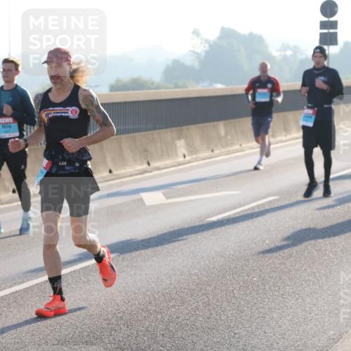 03.10.2025 - Köhlbrandbrückenlauf Lena Gebhardt http://msf.ph/oto/9051783 03.10.2025 09:14:56 Position 1  meine-sportfotos.de