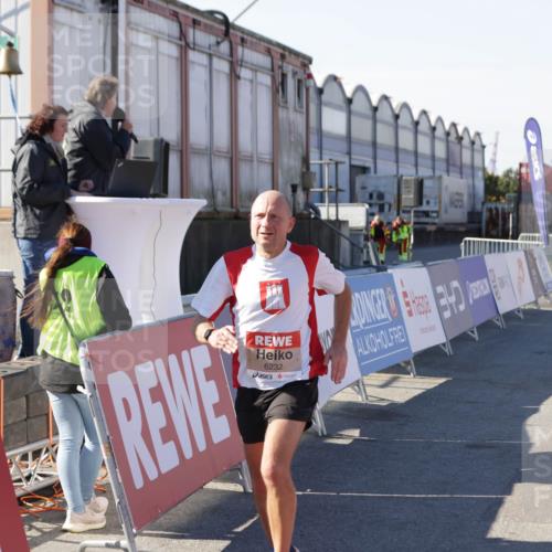 03.10.2025 - Köhlbrandbrückenlauf Jannik Wohlers http://msf.ph/oto/9051784 03.10.2025 13:08:44 Ziel 4213, 4340, 5792, 6034, 6232, 6424, 6534, 6805 meine-sportfotos.de