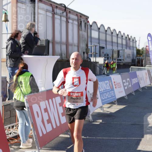 03.10.2025 - Köhlbrandbrückenlauf Jannik Wohlers http://msf.ph/oto/9051789 03.10.2025 13:08:44 Ziel 4213, 4340, 5792, 6034, 6232, 6424, 6534, 6805 meine-sportfotos.de