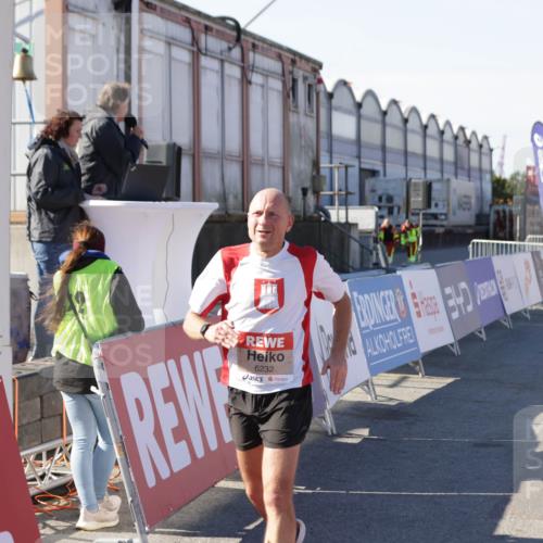 03.10.2025 - Köhlbrandbrückenlauf Jannik Wohlers http://msf.ph/oto/9051791 03.10.2025 13:08:44 Ziel 4213, 4340, 5792, 6034, 6232, 6424, 6534, 6805 meine-sportfotos.de