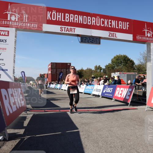 03.10.2025 - Köhlbrandbrückenlauf Lena Gebhardt http://msf.ph/oto/9051816 03.10.2025 13:22:08 Ziel 4291, 4706, 4934, 5180, 5776, 6173, 6237, 6332, 6416, 6531, 6684, 6687, 6729 meine-sportfotos.de