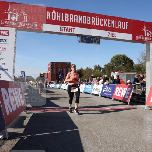 03.10.2025 - Köhlbrandbrückenlauf Lena Gebhardt http://msf.ph/oto/9051820 03.10.2025 13:22:08 Ziel 4291, 4706, 4934, 5180, 5776, 6173, 6237, 6332, 6416, 6531, 6684, 6687, 6729 meine-sportfotos.de