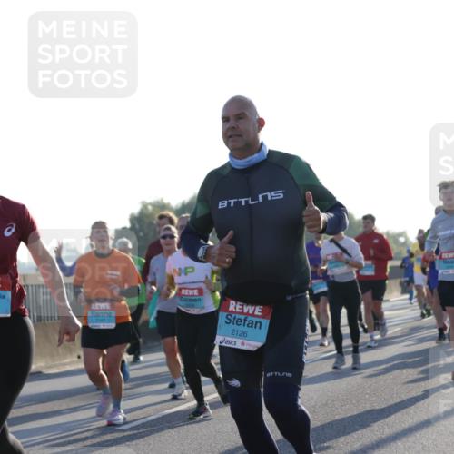 03.10.2025 - Köhlbrandbrückenlauf Jannik Wohlers http://msf.ph/oto/9051823 03.10.2025 09:19:11 Position 3 1647, 2147, 2126 meine-sportfotos.de