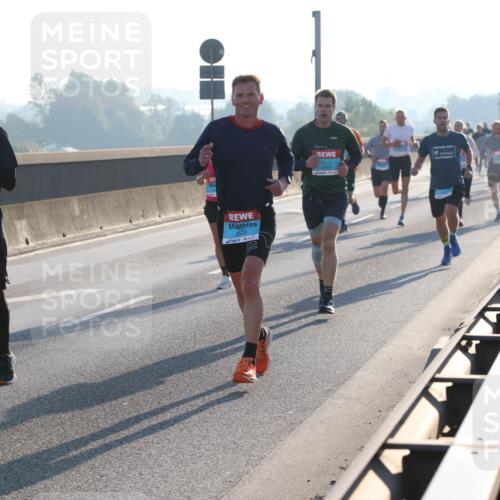 03.10.2025 - Köhlbrandbrückenlauf Lena Gebhardt http://msf.ph/oto/9051832 03.10.2025 09:14:58 Position 1 3136, 628, 3763 meine-sportfotos.de
