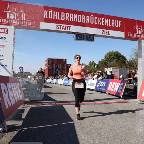03.10.2025 - Köhlbrandbrückenlauf Lena Gebhardt http://msf.ph/oto/9051843 03.10.2025 13:22:09 Ziel 4291, 4706, 4934, 5180, 5776, 6173, 6237, 6332, 6416, 6531, 6684, 6687, 6729 meine-sportfotos.de
