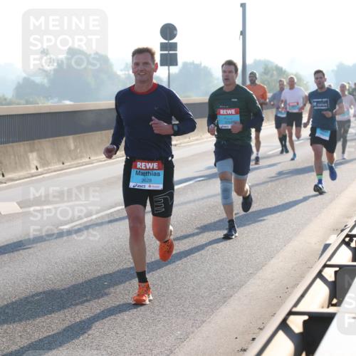 03.10.2025 - Köhlbrandbrückenlauf Lena Gebhardt http://msf.ph/oto/9051852 03.10.2025 09:14:59 Position 1 36, 3628, 3763 meine-sportfotos.de