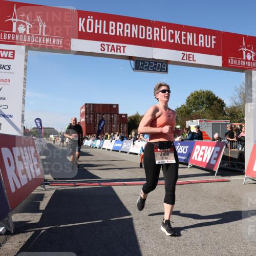 03.10.2025 - Köhlbrandbrückenlauf Lena Gebhardt http://msf.ph/oto/9051853 03.10.2025 13:22:09 Ziel 4291, 4706, 4934, 5180, 5776, 6173, 6237, 6332, 6416, 6531, 6684, 6687, 6729 meine-sportfotos.de