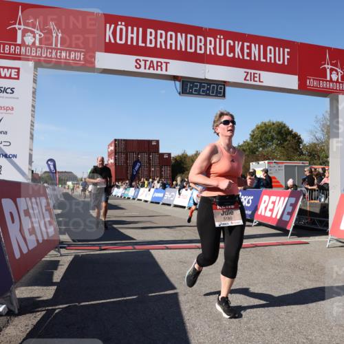 03.10.2025 - Köhlbrandbrückenlauf Lena Gebhardt http://msf.ph/oto/9051863 03.10.2025 13:22:09 Ziel 4291, 4706, 4934, 5180, 5776, 6173, 6237, 6332, 6416, 6531, 6684, 6687, 6729 meine-sportfotos.de