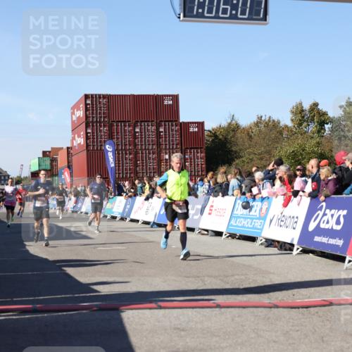 03.10.2025 - Köhlbrandbrückenlauf Lena Gebhardt http://msf.ph/oto/9051871 03.10.2025 13:06:07 Ziel 4302, 4327, 4328, 4504, 4635, 4738, 4761, 4954, 5096, 6158, 6222, 6224, 6305, 6323, 6356, 6510 meine-sportfotos.de
