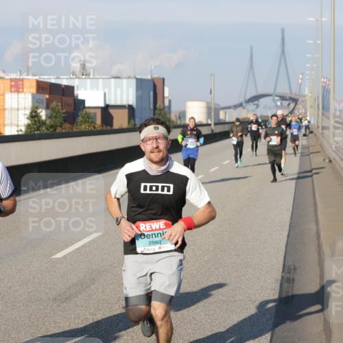03.10.2025 - Köhlbrandbrückenlauf Jannik Wohlers http://msf.ph/oto/9051877 03.10.2025 09:46:30 Position 3 1248, 2880 meine-sportfotos.de