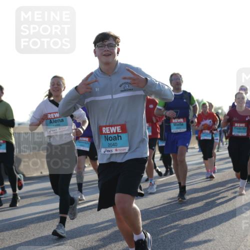 03.10.2025 - Köhlbrandbrückenlauf Jannik Wohlers http://msf.ph/oto/9051911 03.10.2025 09:19:14 Position 3 1455, 2040, 1901 meine-sportfotos.de