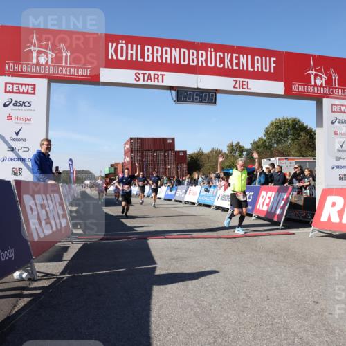 03.10.2025 - Köhlbrandbrückenlauf Lena Gebhardt http://msf.ph/oto/9051913 03.10.2025 13:06:09 Ziel 4302, 4504, 4635, 4738, 4954, 5096, 6158, 6222, 6224, 6323, 6356, 6510, 6850 meine-sportfotos.de