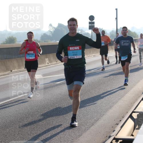 03.10.2025 - Köhlbrandbrückenlauf Lena Gebhardt http://msf.ph/oto/9051915 03.10.2025 09:15:00 Position 1 3249, 3763, 2024 meine-sportfotos.de