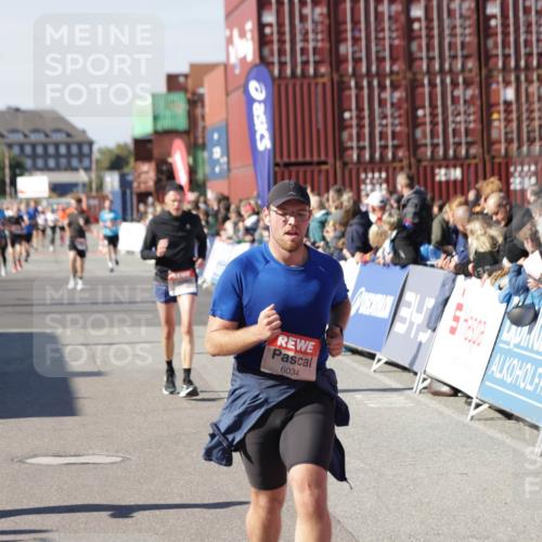 03.10.2025 - Köhlbrandbrückenlauf Jannik Wohlers http://msf.ph/oto/9051916 03.10.2025 13:08:48 Ziel 4213, 4340, 4544, 6034, 6232, 6233, 6424, 6805 meine-sportfotos.de