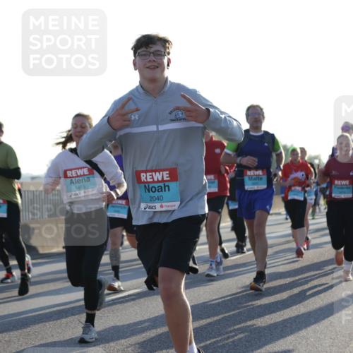 03.10.2025 - Köhlbrandbrückenlauf Jannik Wohlers http://msf.ph/oto/9051917 03.10.2025 09:19:14 Position 3 1455, 2040, 1819 meine-sportfotos.de