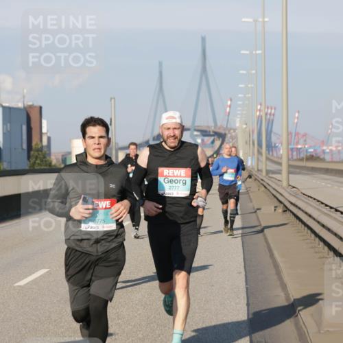 03.10.2025 - Köhlbrandbrückenlauf Jannik Wohlers http://msf.ph/oto/9051921 03.10.2025 09:46:36 Position 3 8775, 2777 meine-sportfotos.de