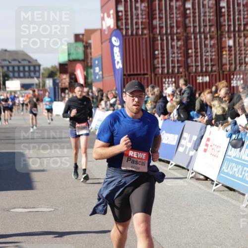 03.10.2025 - Köhlbrandbrückenlauf Jannik Wohlers http://msf.ph/oto/9051922 03.10.2025 13:08:48 Ziel 4213, 4340, 4544, 6034, 6232, 6233, 6424, 6805 meine-sportfotos.de