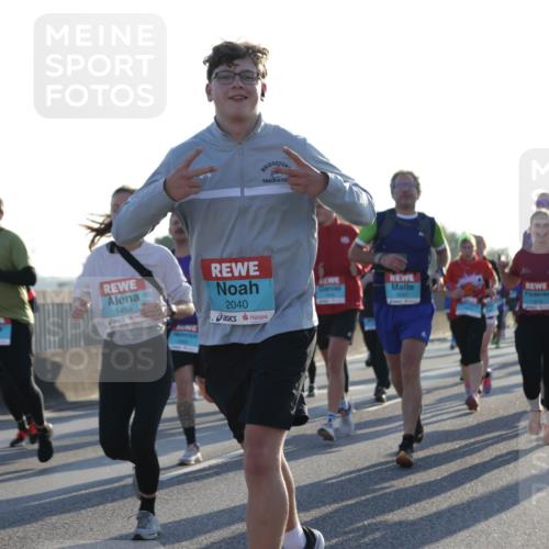 03.10.2025 - Köhlbrandbrückenlauf Jannik Wohlers http://msf.ph/oto/9051924 03.10.2025 09:19:14 Position 3 1455, 2040 meine-sportfotos.de
