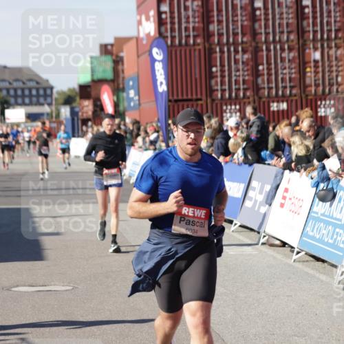 03.10.2025 - Köhlbrandbrückenlauf Jannik Wohlers http://msf.ph/oto/9051925 03.10.2025 13:08:49 Ziel 4213, 4340, 4544, 6034, 6232, 6233 meine-sportfotos.de