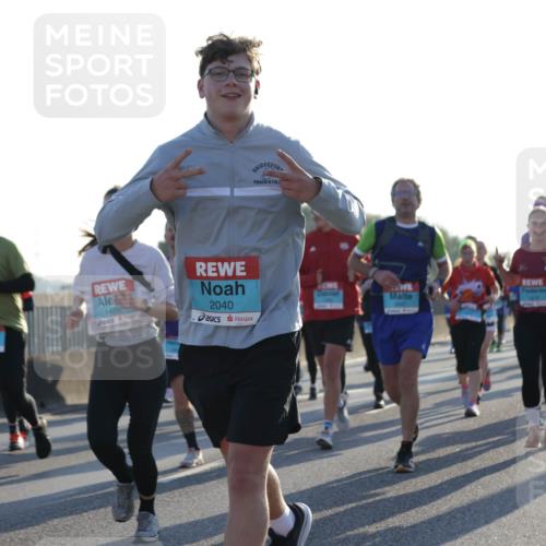 03.10.2025 - Köhlbrandbrückenlauf Jannik Wohlers http://msf.ph/oto/9051928 03.10.2025 09:19:14 Position 3 1455, 2040 meine-sportfotos.de