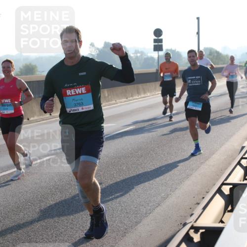 03.10.2025 - Köhlbrandbrückenlauf Lena Gebhardt http://msf.ph/oto/9051929 03.10.2025 09:15:01 Position 1 3249, 3763, 2024 meine-sportfotos.de