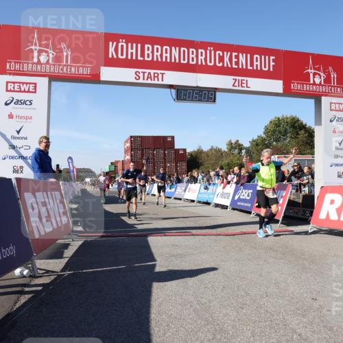 03.10.2025 - Köhlbrandbrückenlauf Lena Gebhardt http://msf.ph/oto/9051932 03.10.2025 13:06:09 Ziel 4302, 4504, 4635, 4738, 4954, 5096, 6158, 6222, 6224, 6323, 6356, 6510, 6850 meine-sportfotos.de
