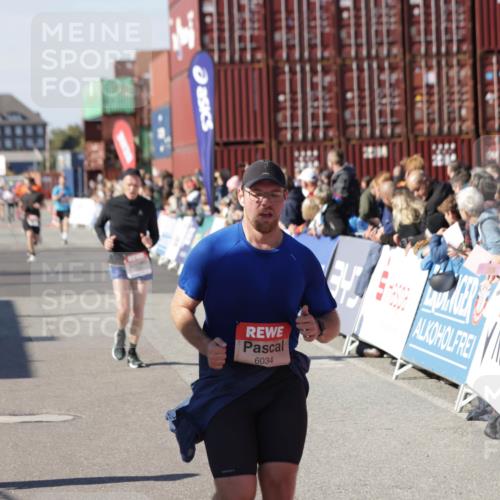 03.10.2025 - Köhlbrandbrückenlauf Jannik Wohlers http://msf.ph/oto/9051938 03.10.2025 13:08:49 Ziel 4213, 4340, 4544, 6034, 6232, 6233 meine-sportfotos.de