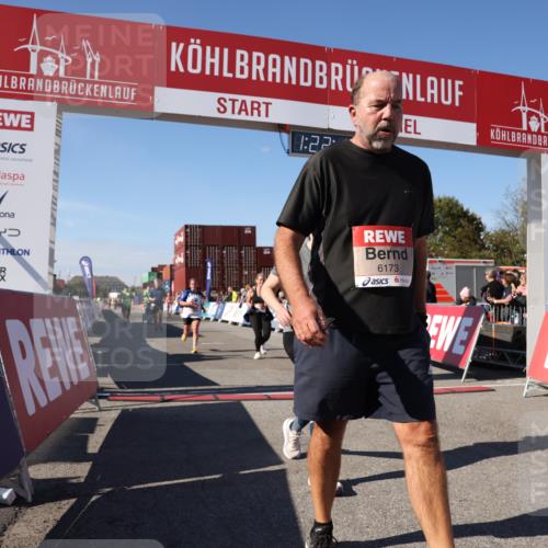 03.10.2025 - Köhlbrandbrückenlauf Lena Gebhardt http://msf.ph/oto/9051964 03.10.2025 13:22:13 Ziel 4239, 4706, 4934, 5072, 5180, 5235, 5720, 5776, 6173, 6237, 6416, 6531, 6729 meine-sportfotos.de