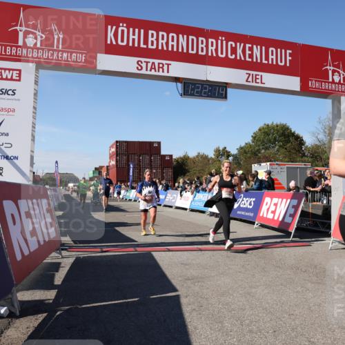 03.10.2025 - Köhlbrandbrückenlauf Lena Gebhardt http://msf.ph/oto/9051994 03.10.2025 13:22:14 Ziel 4239, 4706, 4934, 5072, 5180, 5235, 5400, 5401, 5720, 6173, 6237, 6416, 6531, 6729 meine-sportfotos.de
