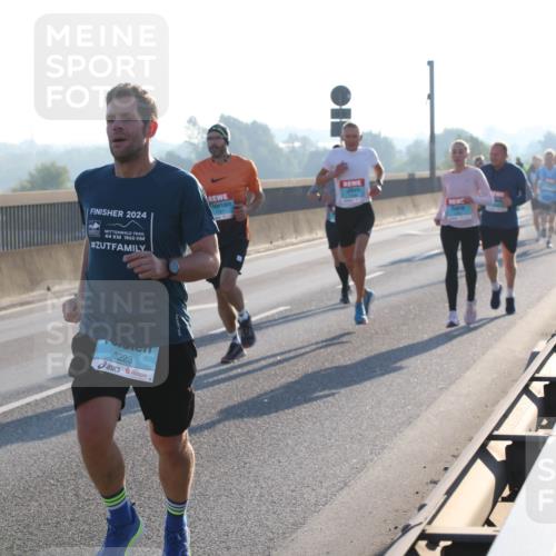 03.10.2025 - Köhlbrandbrückenlauf Lena Gebhardt http://msf.ph/oto/9051996 03.10.2025 09:15:03 Position 1 2024, 44, 1860, 3223 meine-sportfotos.de