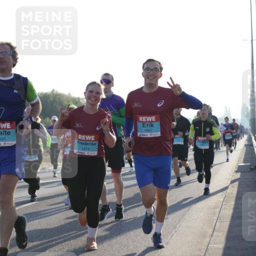 03.10.2025 - Köhlbrandbrückenlauf Jannik Wohlers http://msf.ph/oto/9051997 03.10.2025 09:19:15 Position 3 1456, 3691, 1818, 1901 meine-sportfotos.de