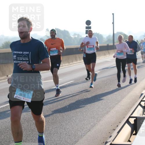 03.10.2025 - Köhlbrandbrückenlauf Lena Gebhardt http://msf.ph/oto/9052000 03.10.2025 09:15:03 Position 1 2024, 44, 1860, 3223, 610 meine-sportfotos.de