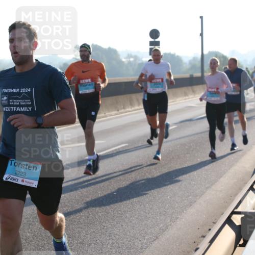 03.10.2025 - Köhlbrandbrückenlauf Lena Gebhardt http://msf.ph/oto/9052007 03.10.2025 09:15:03 Position 1 2024, 44, 1860, 3223 meine-sportfotos.de