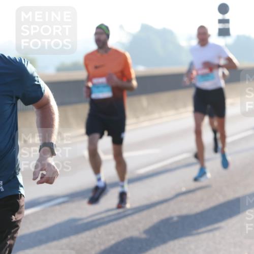 03.10.2025 - Köhlbrandbrückenlauf Lena Gebhardt http://msf.ph/oto/9052017 03.10.2025 09:15:03 Position 1 2024, 44, 1860, 322 meine-sportfotos.de