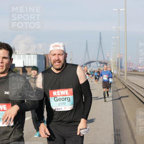 03.10.2025 - Köhlbrandbrückenlauf Jannik Wohlers http://msf.ph/oto/9052020 03.10.2025 09:46:38 Position 3 2777, 377 meine-sportfotos.de